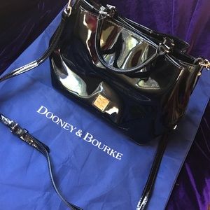 Dooney and Bourke blk barlow bag
